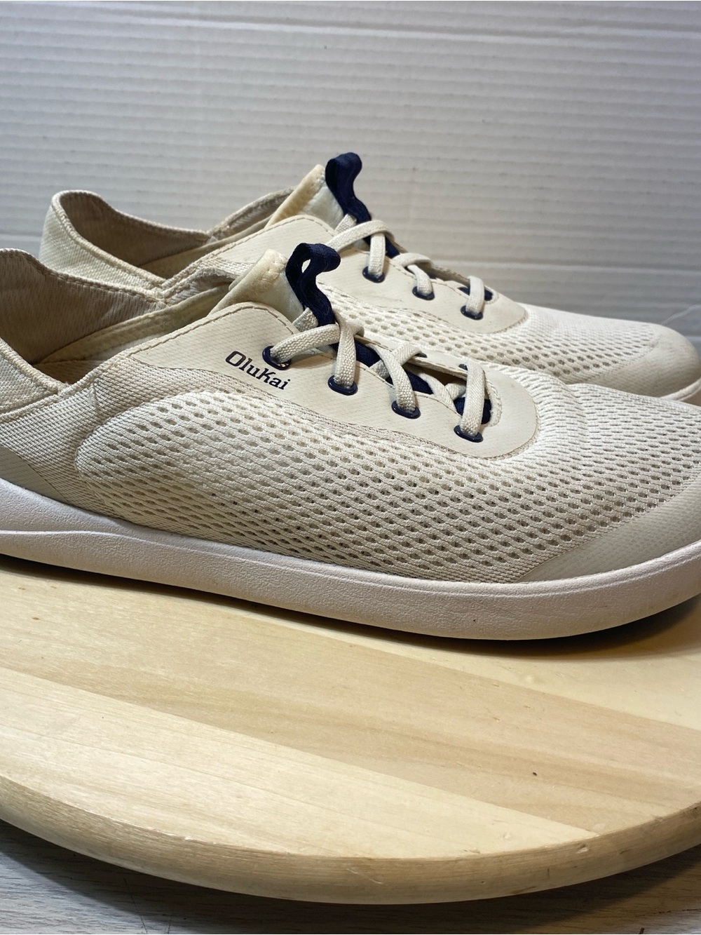 Olukai Moku Pae Men's Size 9.5 White Beige Boat Shoes Mesh Casual Sneakers 10472